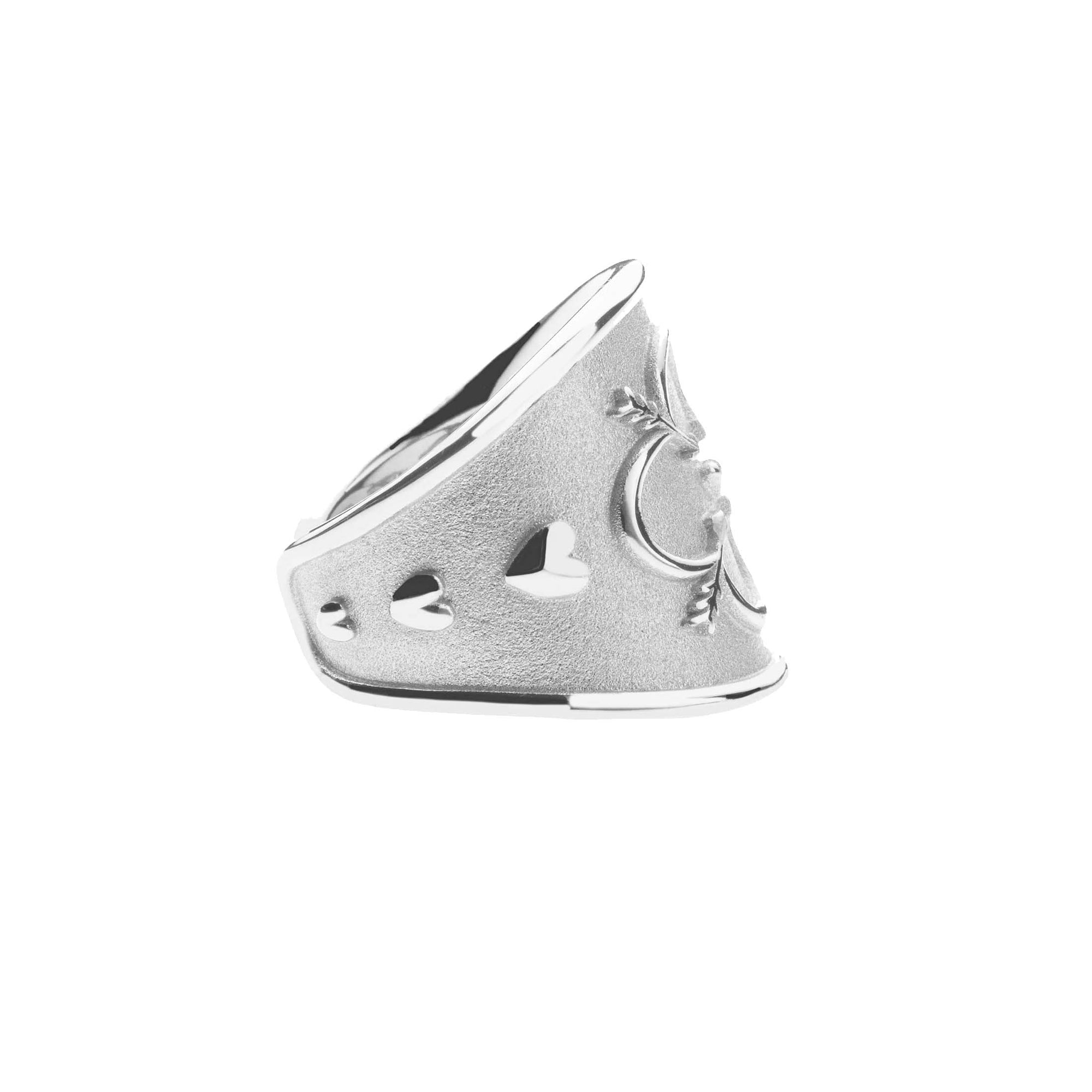 Side view of the love cigar band ring